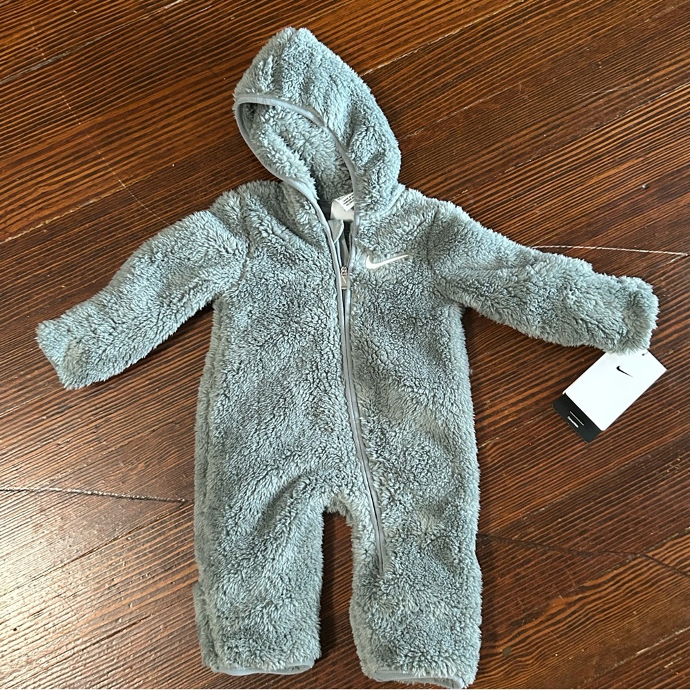 Nike / Hooded Sherpa Coveralls in sage green size 3 months
